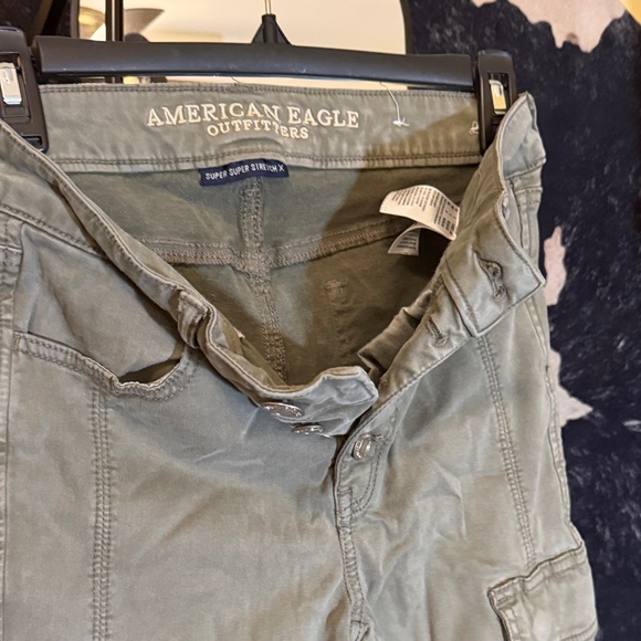 American Eagle Olive Green Cargo Pants - Picture 2 of 6